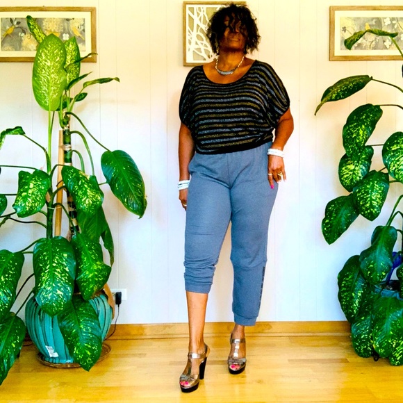 ✨ Nike✨ Dark Grey Women's Mid-Rise Slim Joggers W/Left Leg Logo - Picture 10 of 15